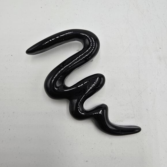 Vintage Black Acrylic Abstract Squiggle Brooch 80s 90s Y2K Modernistic Snake - Picture 1 of 5